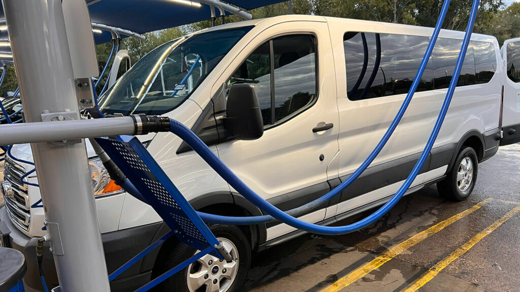 Oasis Wash Club in Houston, TX offers FREE vacuums